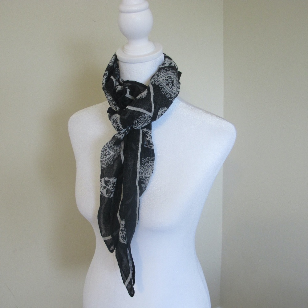Women's Skull Scarf EUC